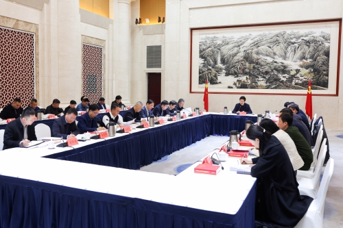 区党工委中心组举行学习交流会